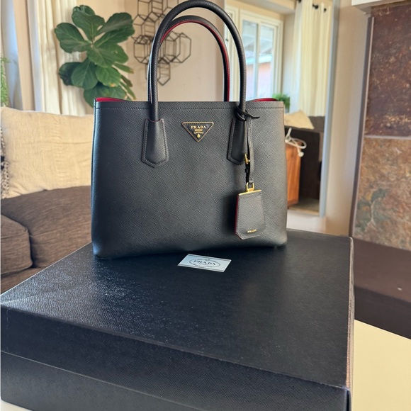 Prada Cuir Double Tote Saffiano Leather Small Black Bag Purse Red Interior - Picture 3 of 16